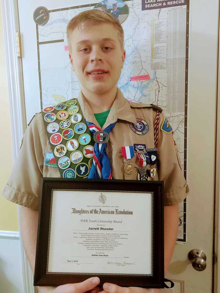 Jarrett Rheeder Receives the DAR Youth Citizenship Award