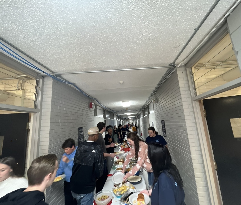 DHS Thanksgiving Feast